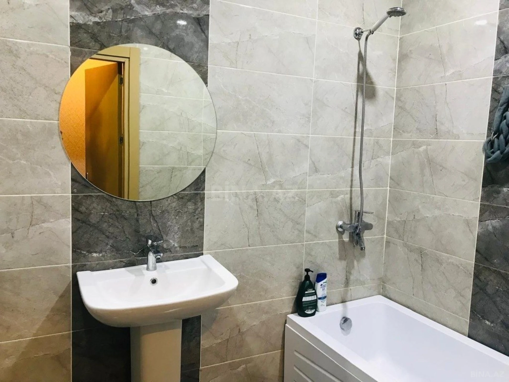 Satılır 2 otaqlı mənzil 104 m²