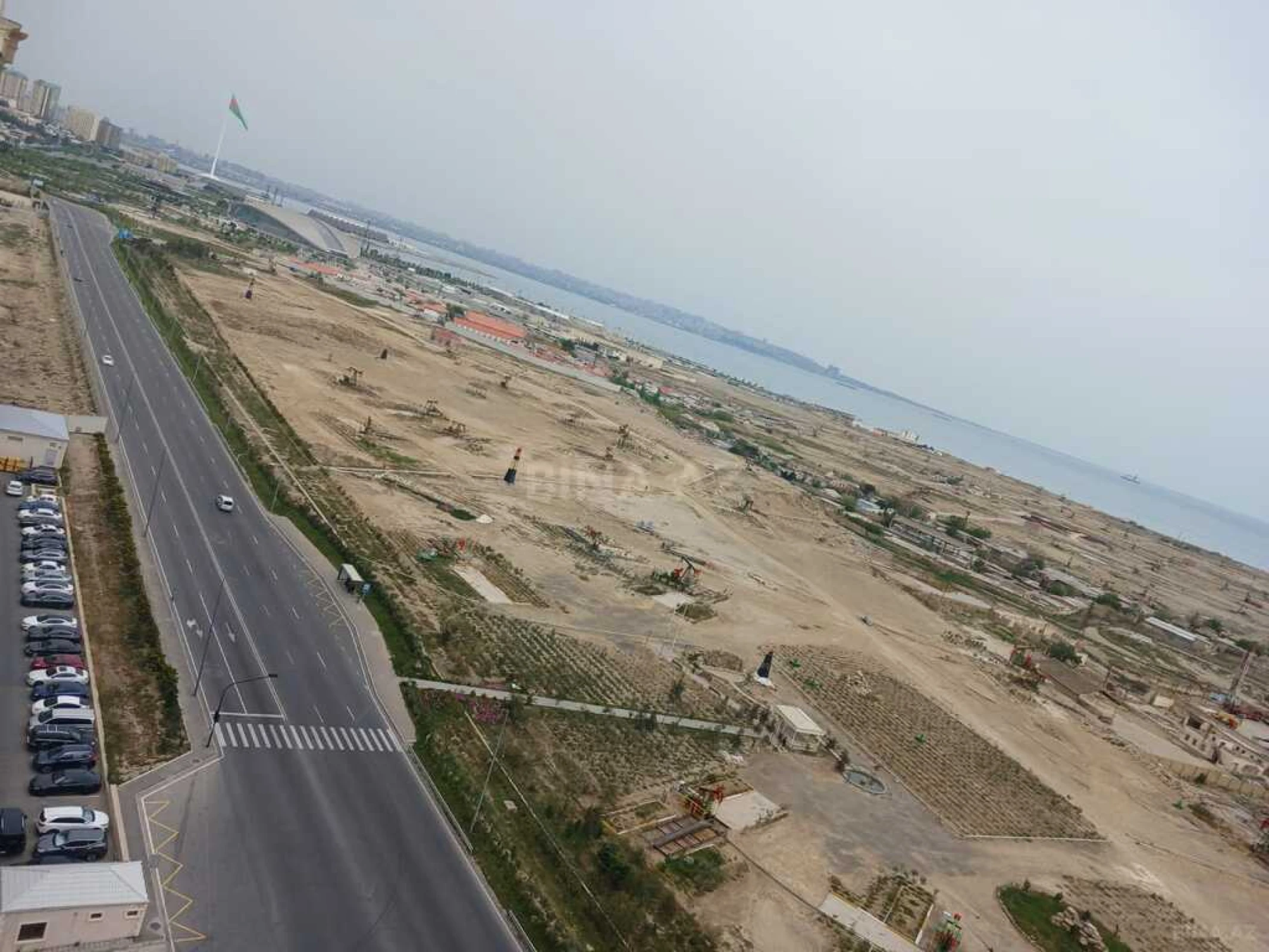 Satılır 2 otaqlı mənzil 104 m²