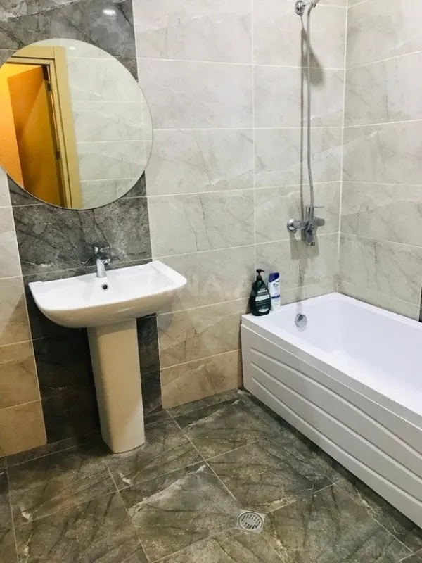 Satılır 2 otaqlı mənzil 104 m²