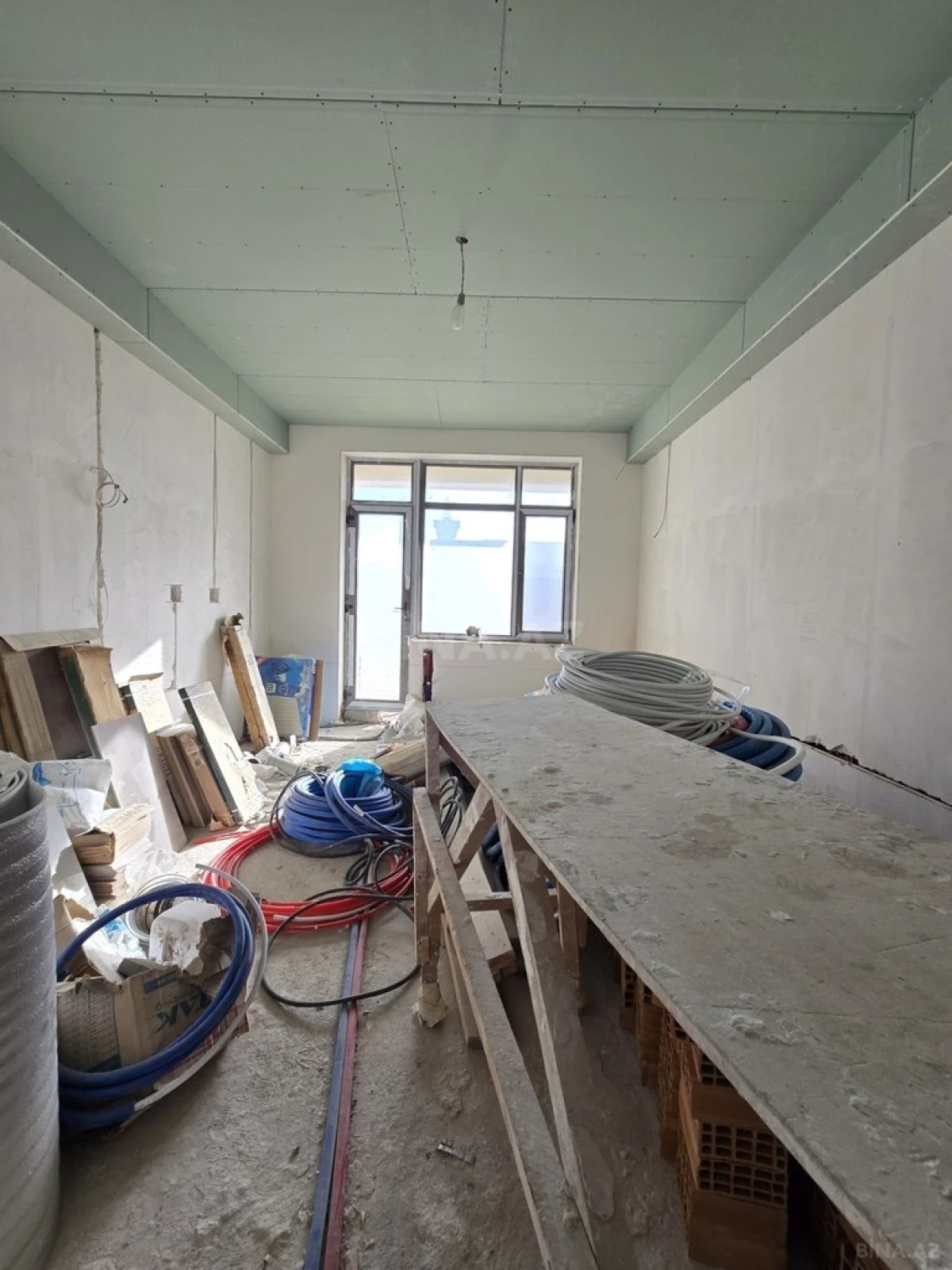 Satılır 3 otaqlı mənzil 172 m²