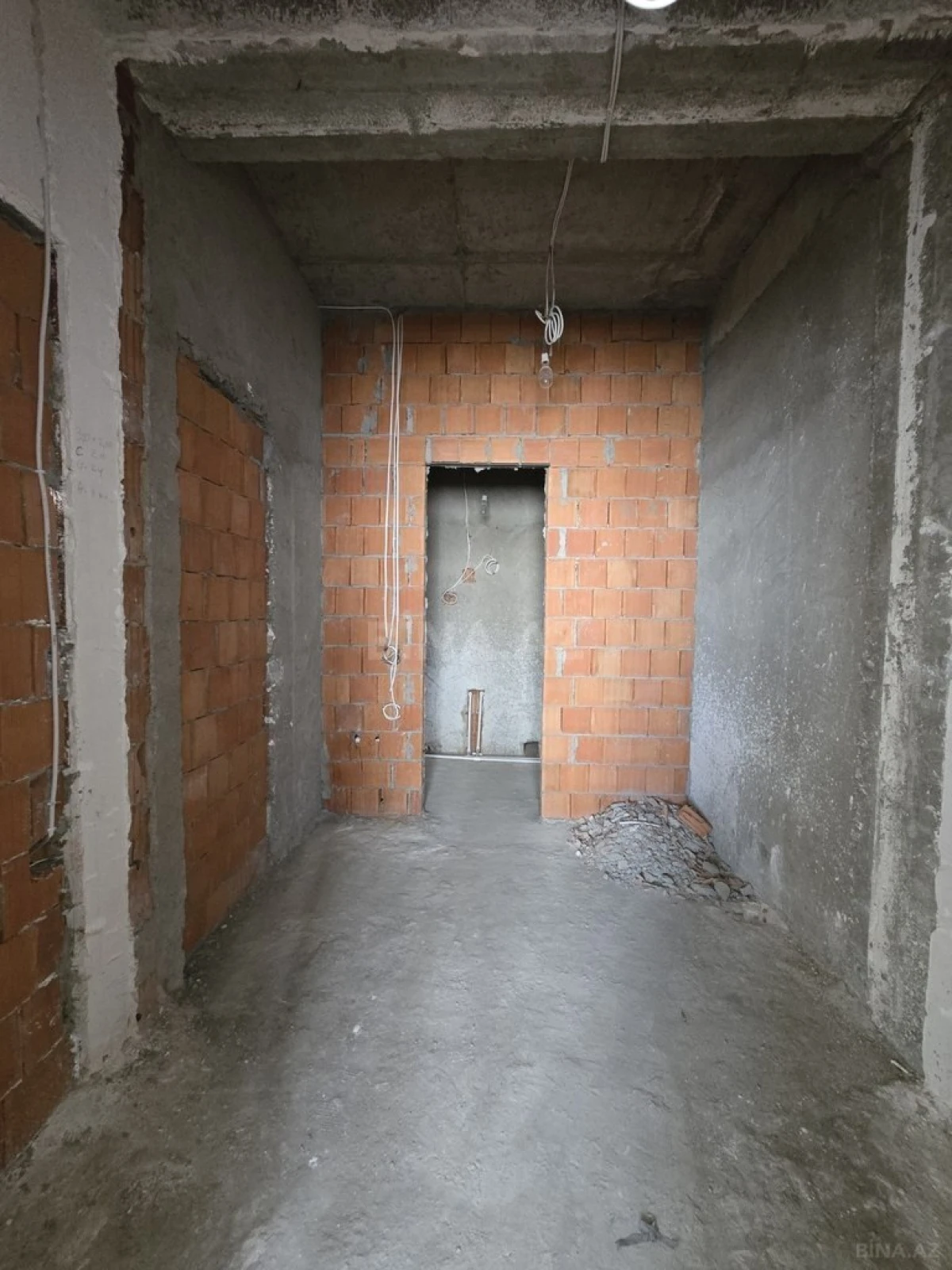 Satılır 3 otaqlı mənzil 172 m²