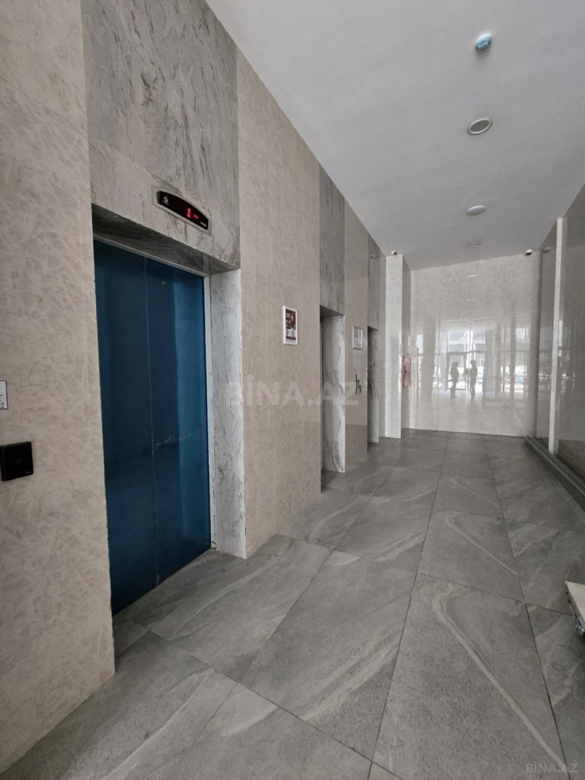 Satılır 3 otaqlı mənzil 172 m²
