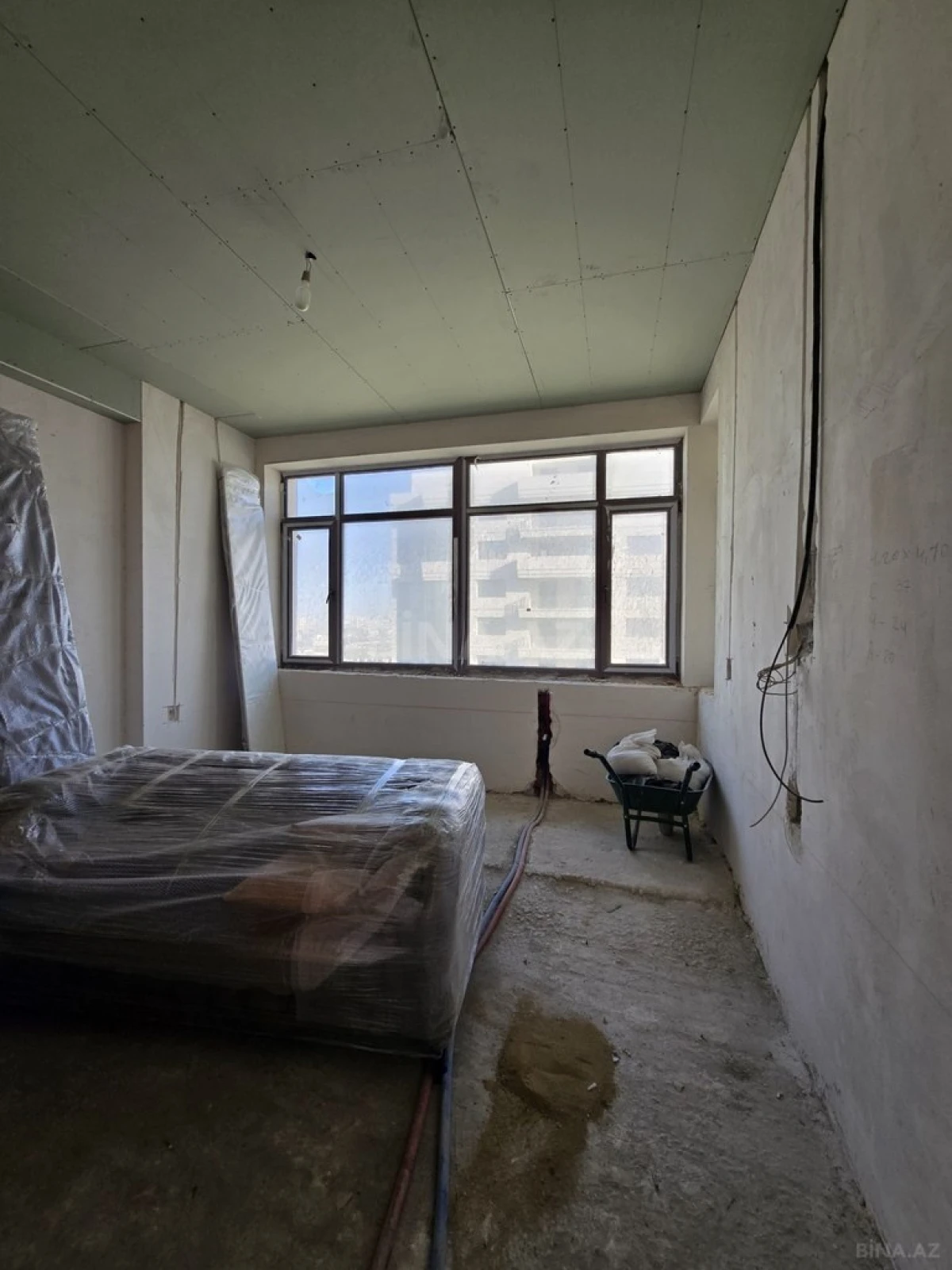 Satılır 3 otaqlı mənzil 172 m²