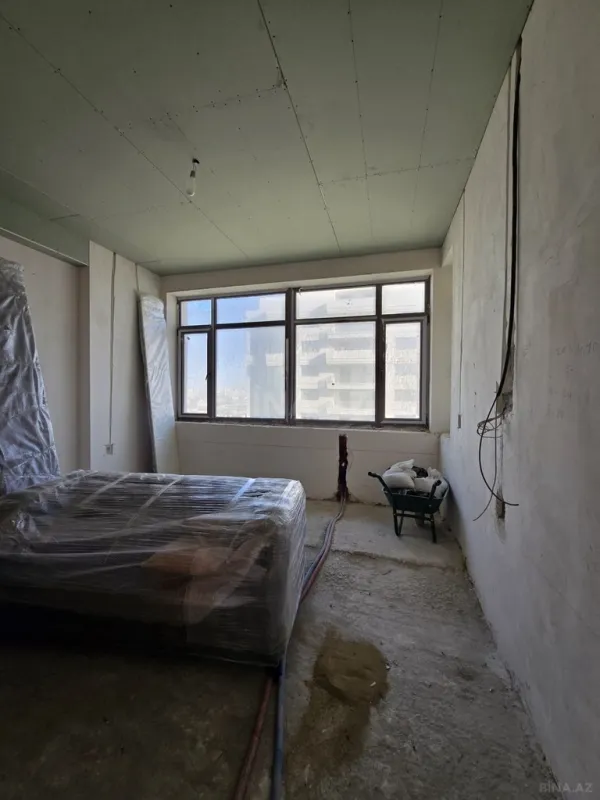 Satılır 3 otaqlı mənzil 172 m²