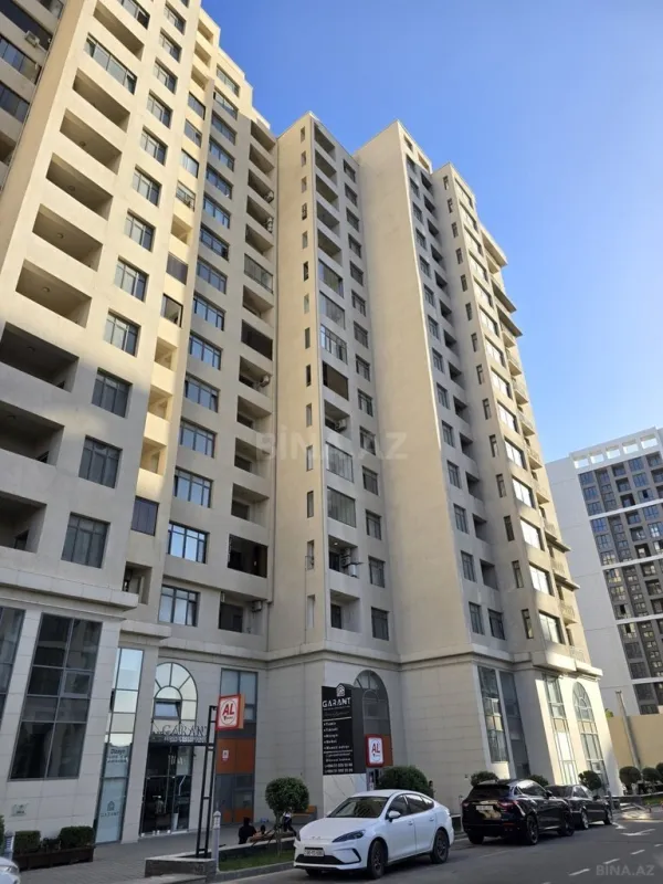 Satılır 3 otaqlı mənzil 172 m²