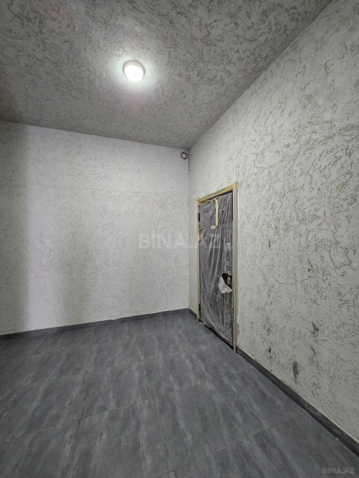 Satılır 3 otaqlı mənzil 172 m²