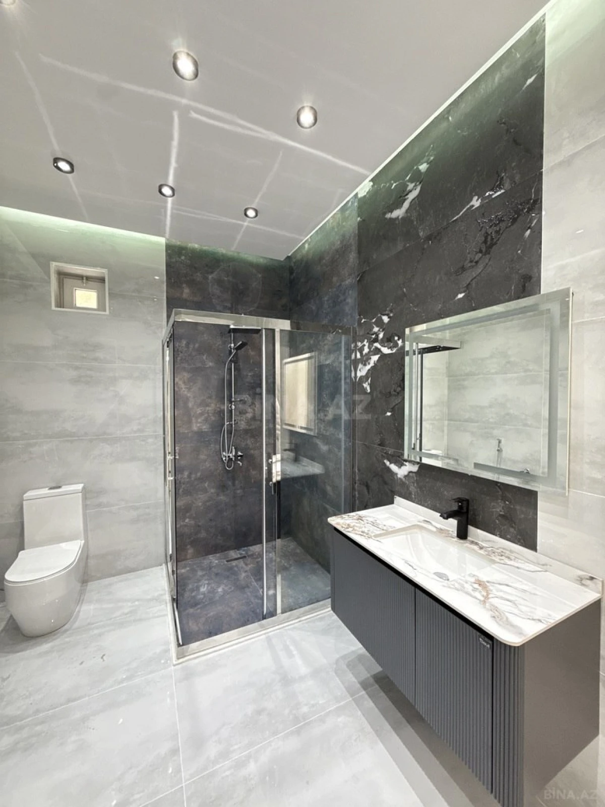 Satılır 5 otaqlı həyət evi 265 m²