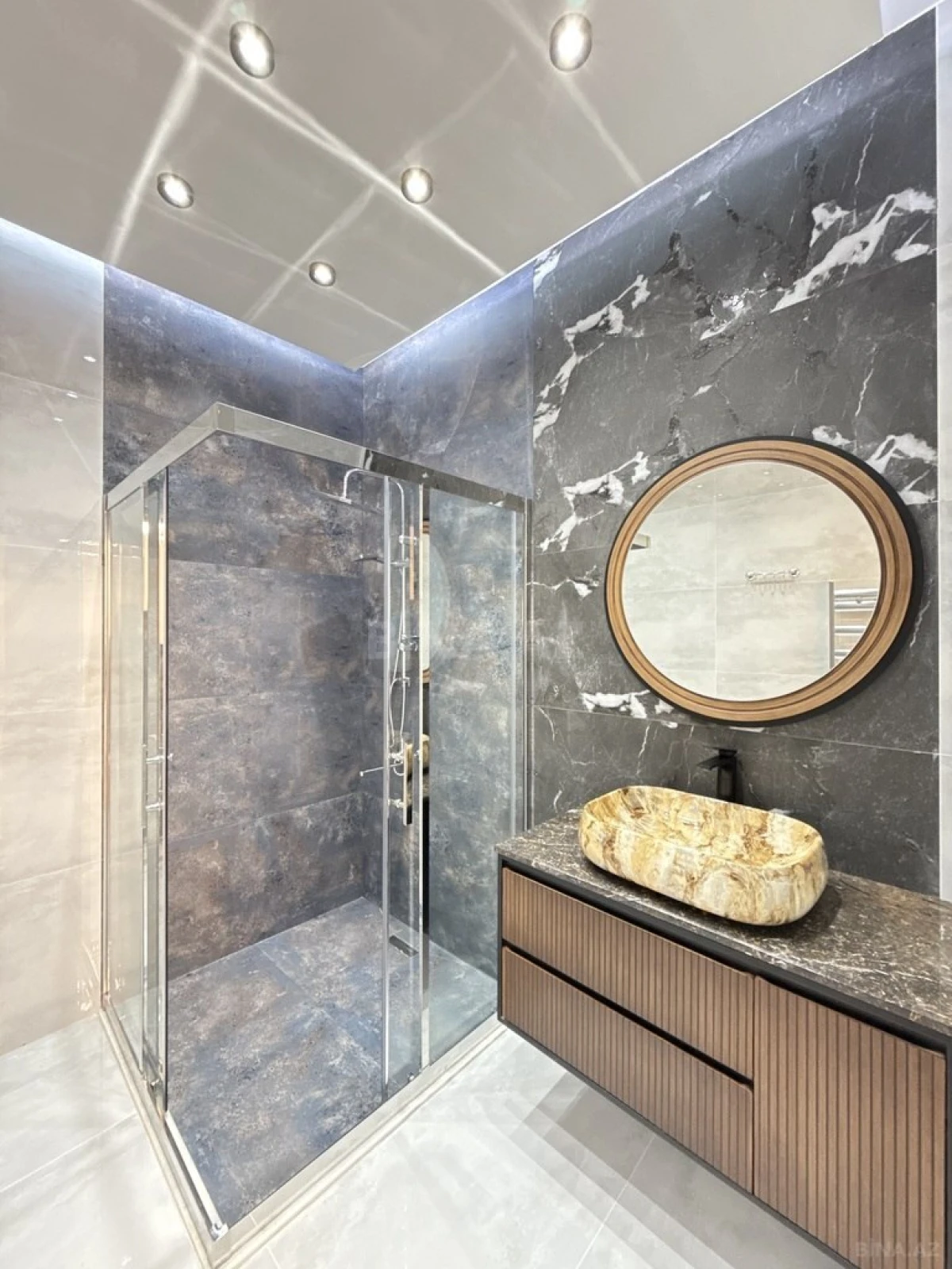 Satılır 5 otaqlı həyət evi 265 m²