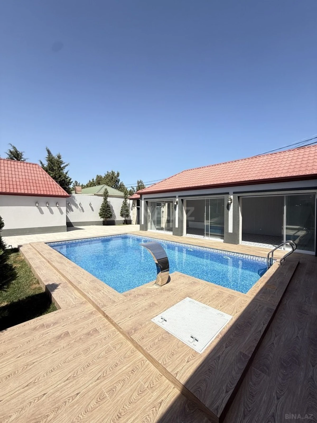 Satılır 5 otaqlı həyət evi 265 m²