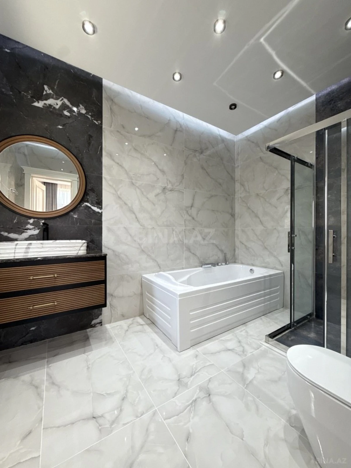 Satılır 5 otaqlı həyət evi 265 m²