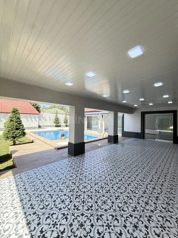 Satılır 5 otaqlı həyət evi 265 m²