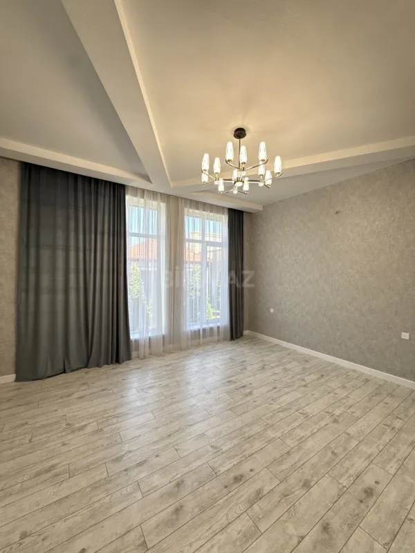 Satılır 5 otaqlı həyət evi 265 m²