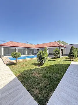 Satılır 5 otaqlı həyət evi 265 m²