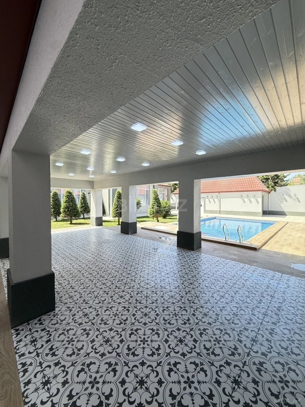 Satılır 5 otaqlı həyət evi 265 m²
