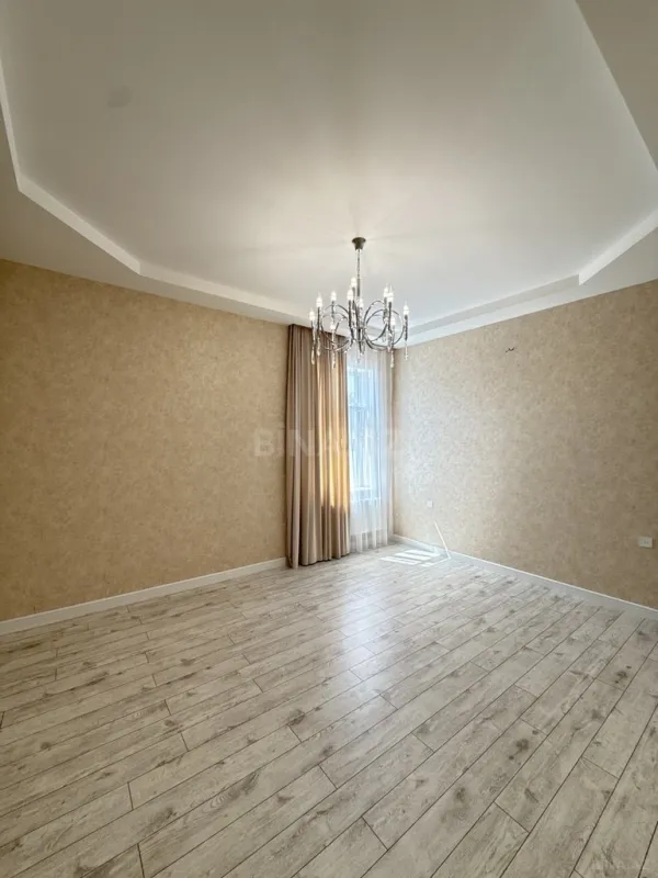 Satılır 5 otaqlı həyət evi 265 m²