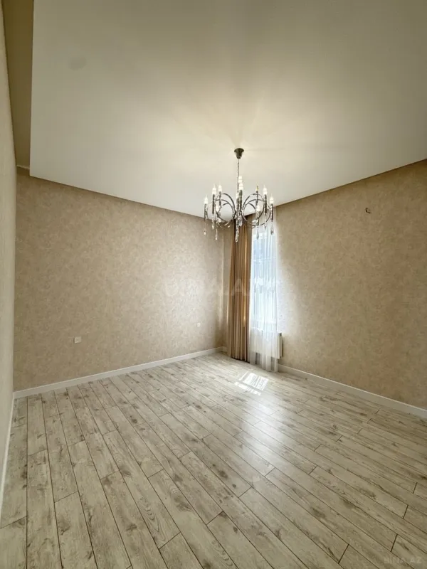 Satılır 5 otaqlı həyət evi 265 m²