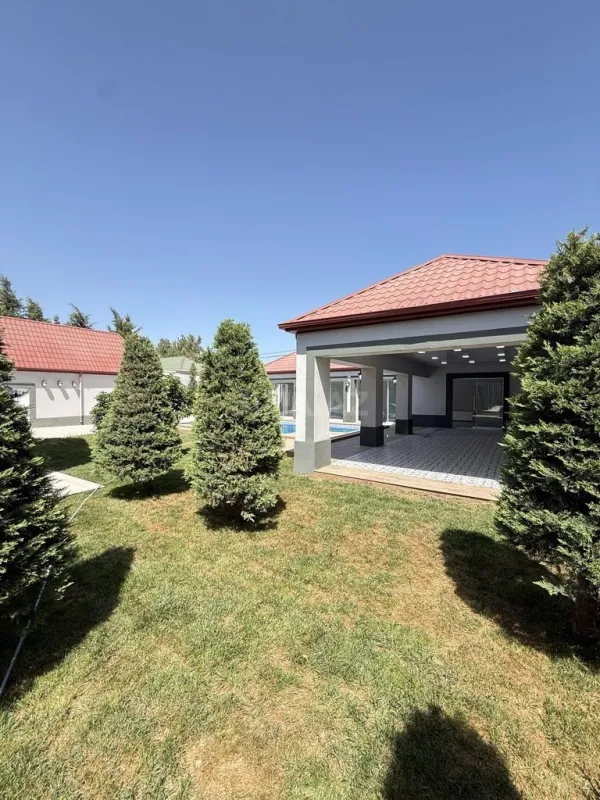 Satılır 5 otaqlı həyət evi 265 m²