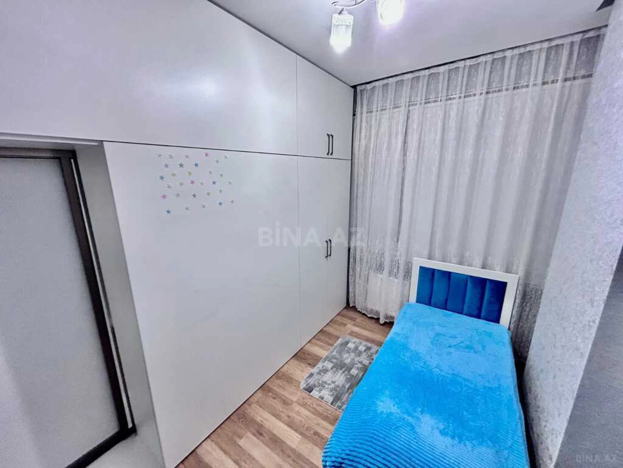 Satılır 3 otaqlı mənzil 145 m²