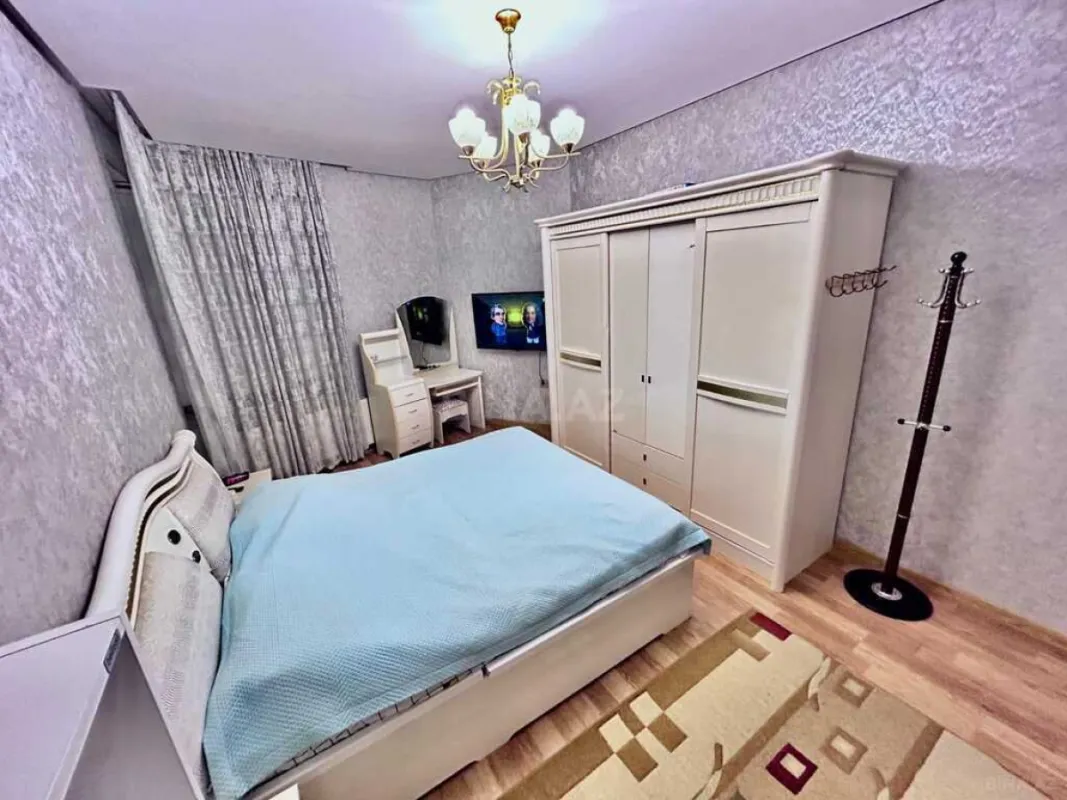 Satılır 3 otaqlı mənzil 145 m²