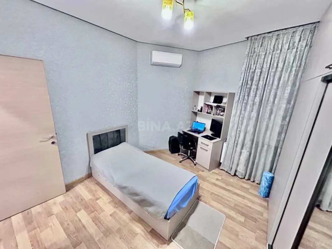 Satılır 3 otaqlı mənzil 145 m²