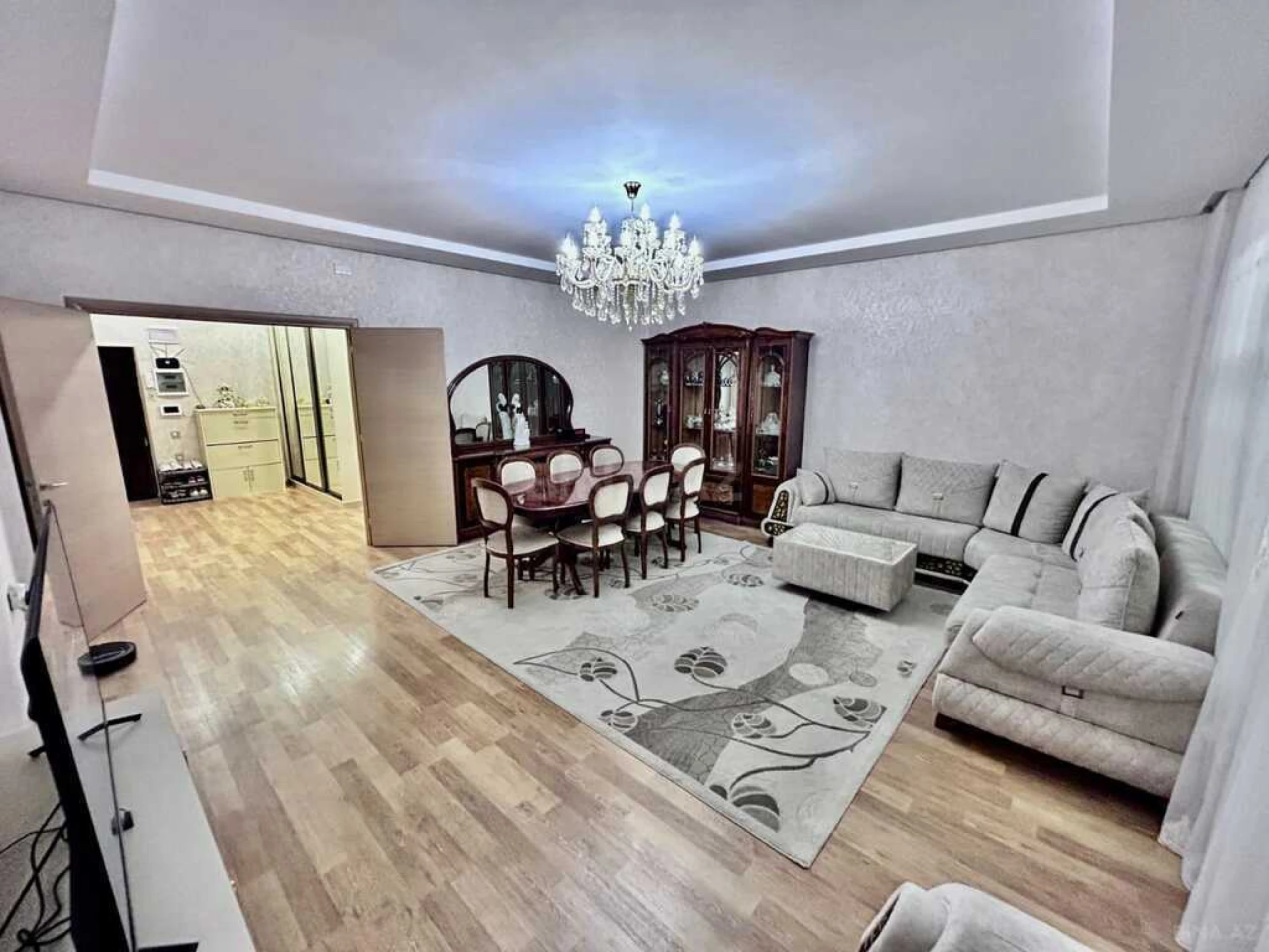 Satılır 3 otaqlı mənzil 145 m²
