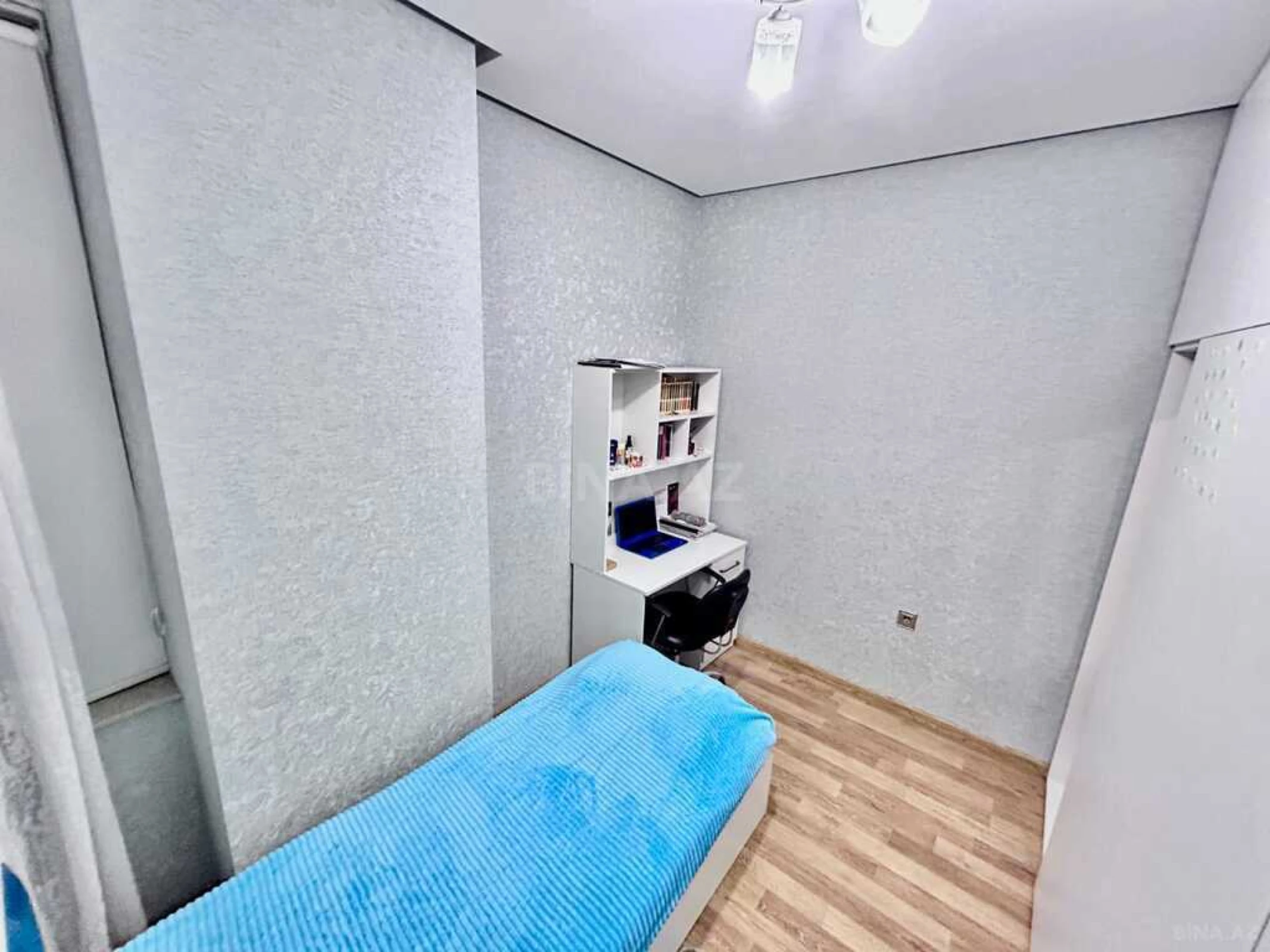 Satılır 3 otaqlı mənzil 145 m²