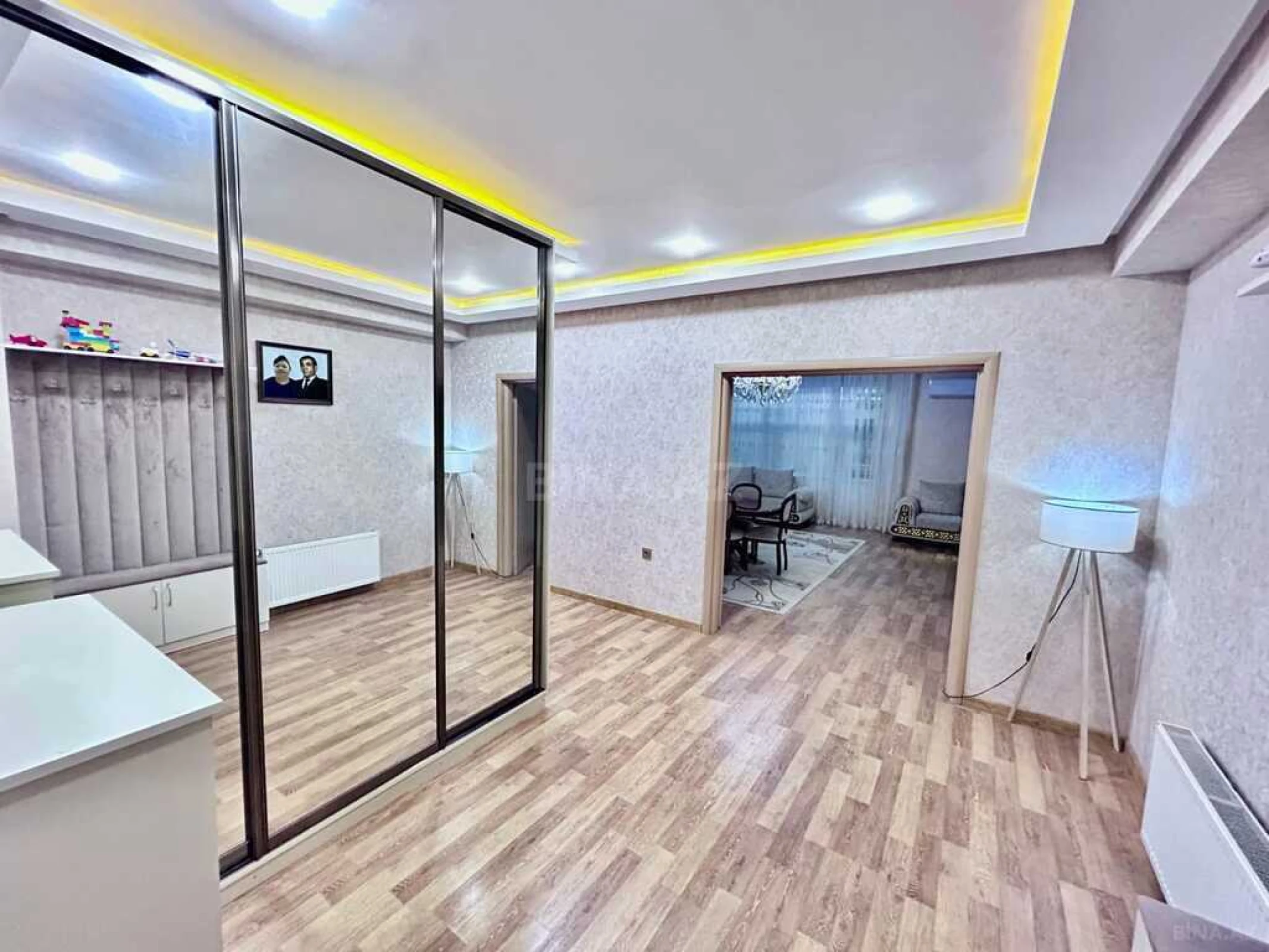Satılır 3 otaqlı mənzil 145 m²