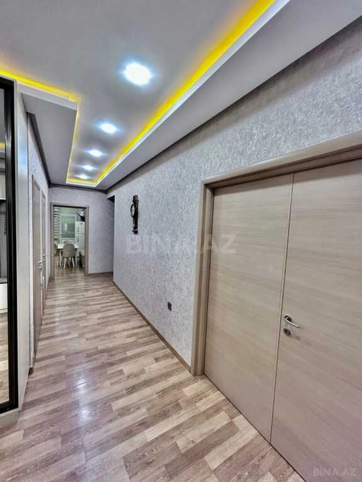 Satılır 3 otaqlı mənzil 145 m²