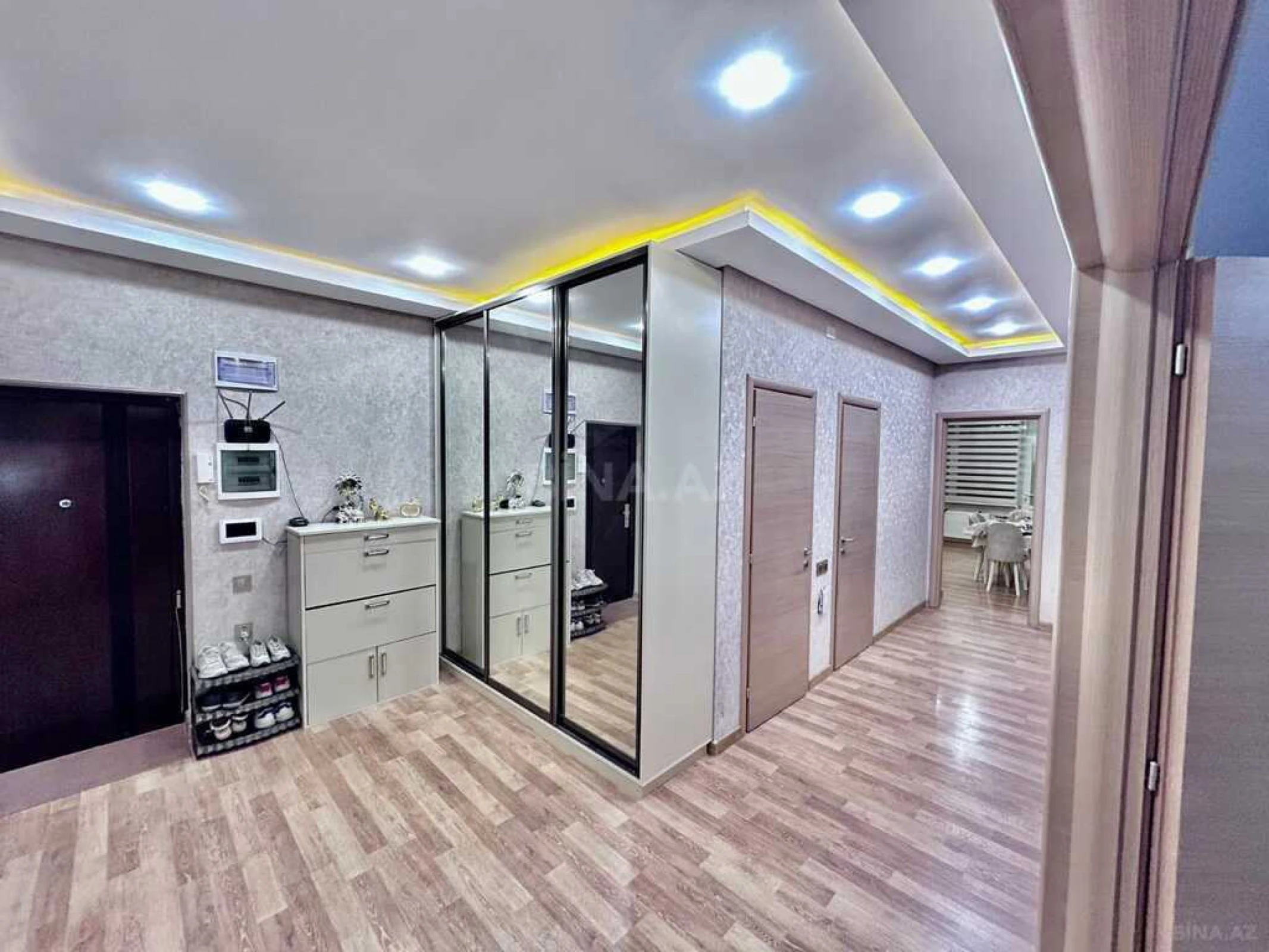 Satılır 3 otaqlı mənzil 145 m²