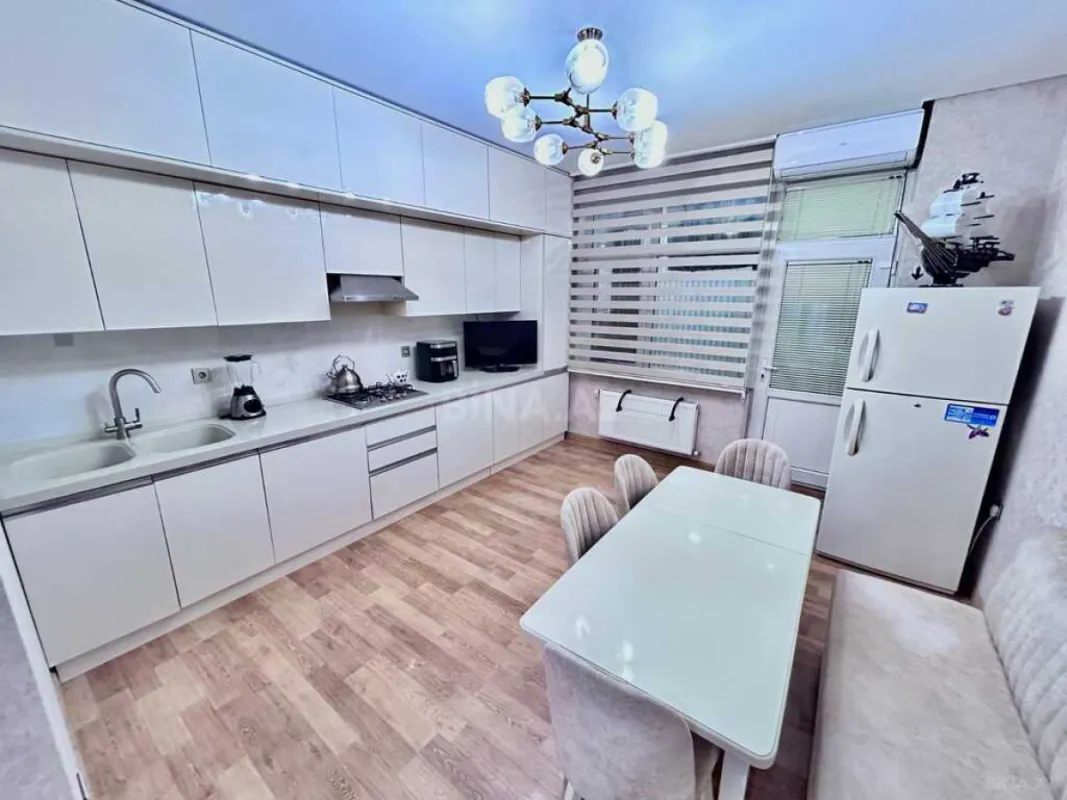 Satılır 3 otaqlı mənzil 145 m²