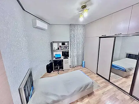 Satılır 3 otaqlı mənzil 145 m²