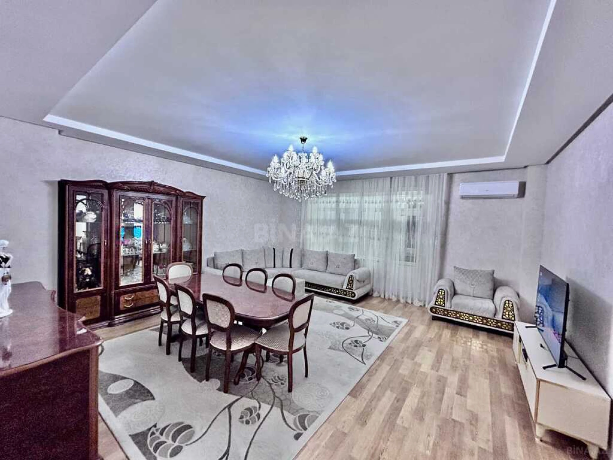 Satılır 3 otaqlı mənzil 145 m²