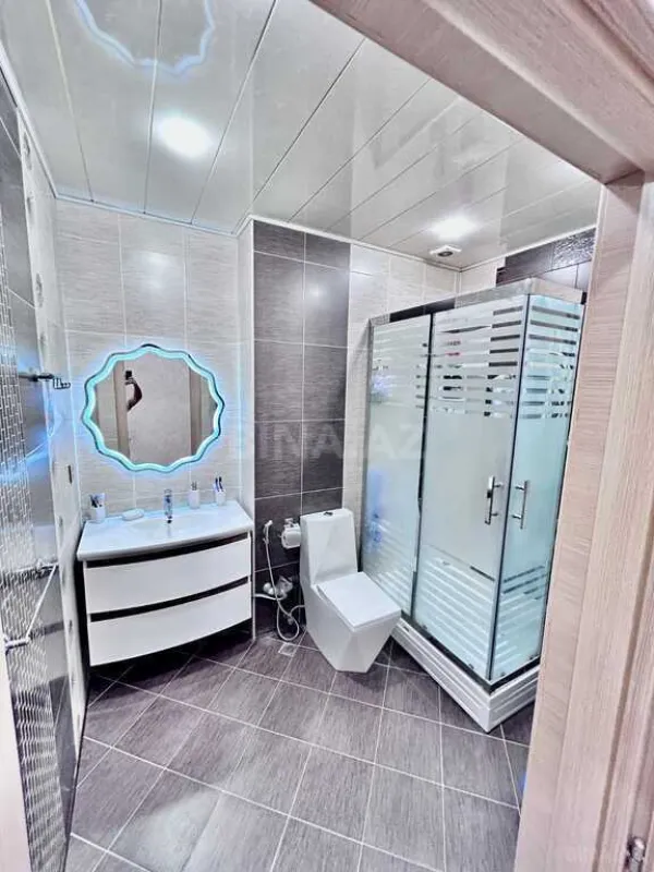 Satılır 3 otaqlı mənzil 145 m²