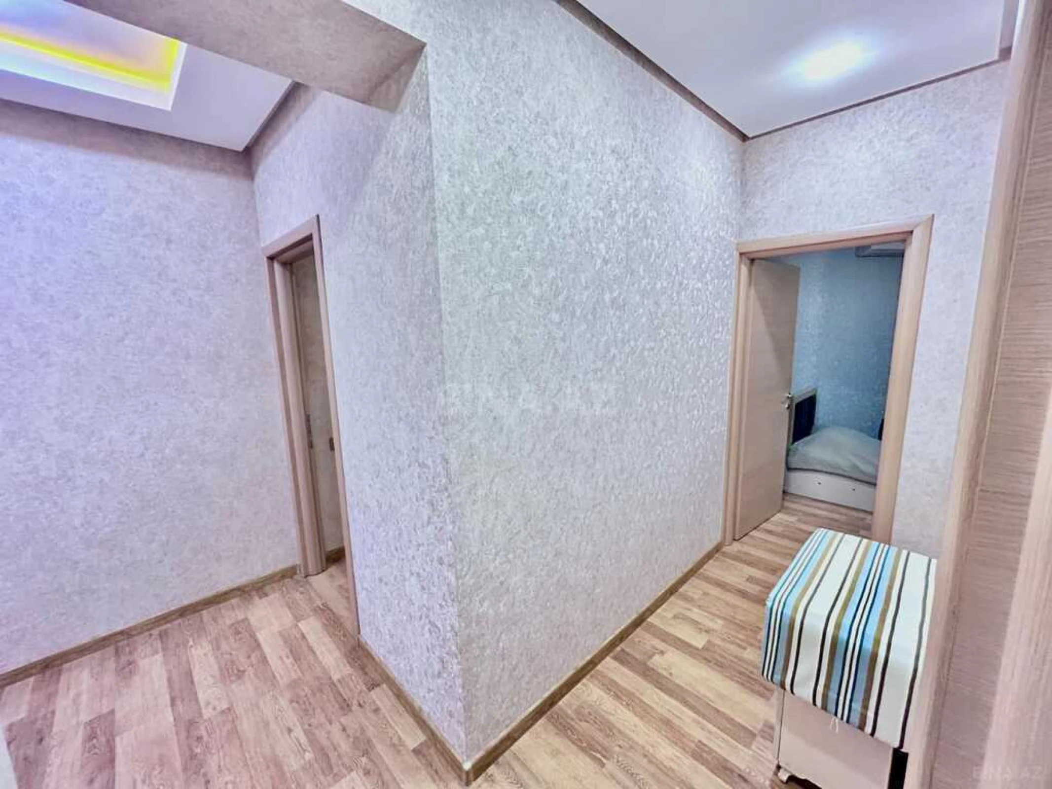 Satılır 3 otaqlı mənzil 145 m²