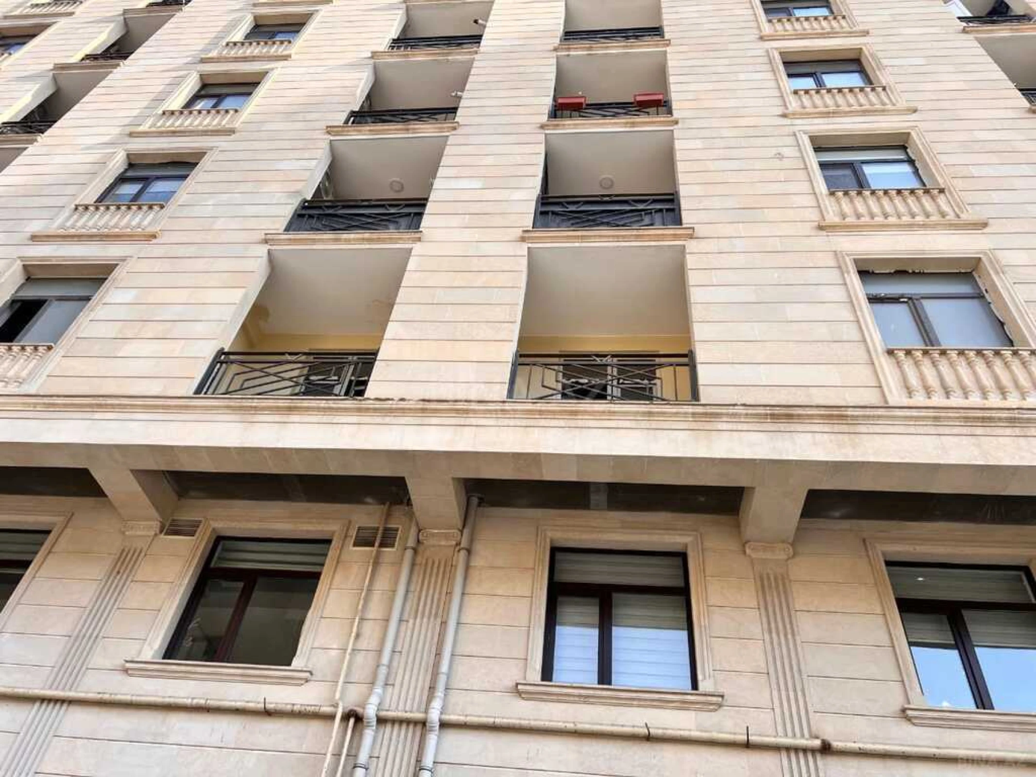 Satılır 4 otaqlı mənzil 217 m²