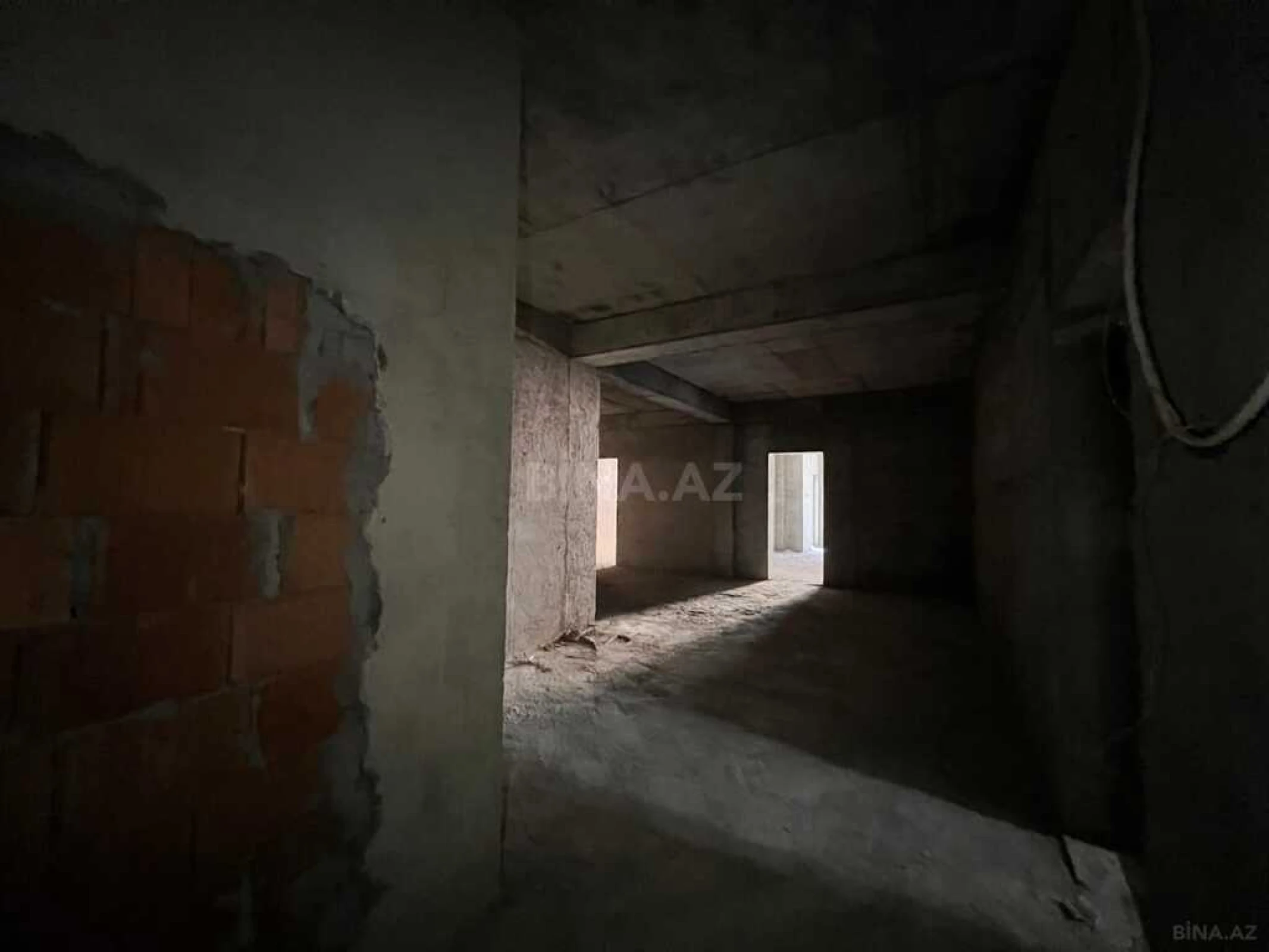 Satılır 4 otaqlı mənzil 217 m²