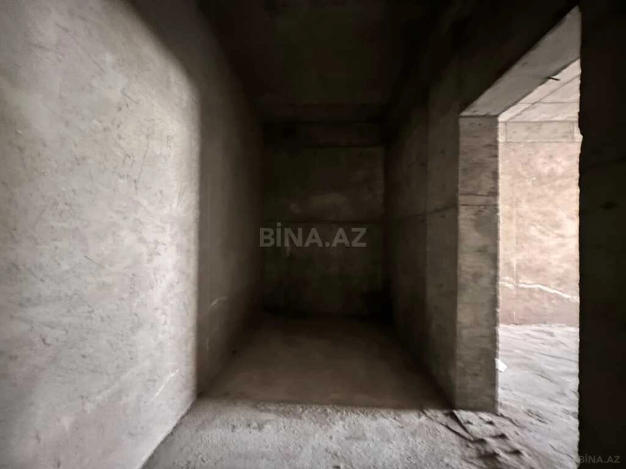 Satılır 4 otaqlı mənzil 217 m²