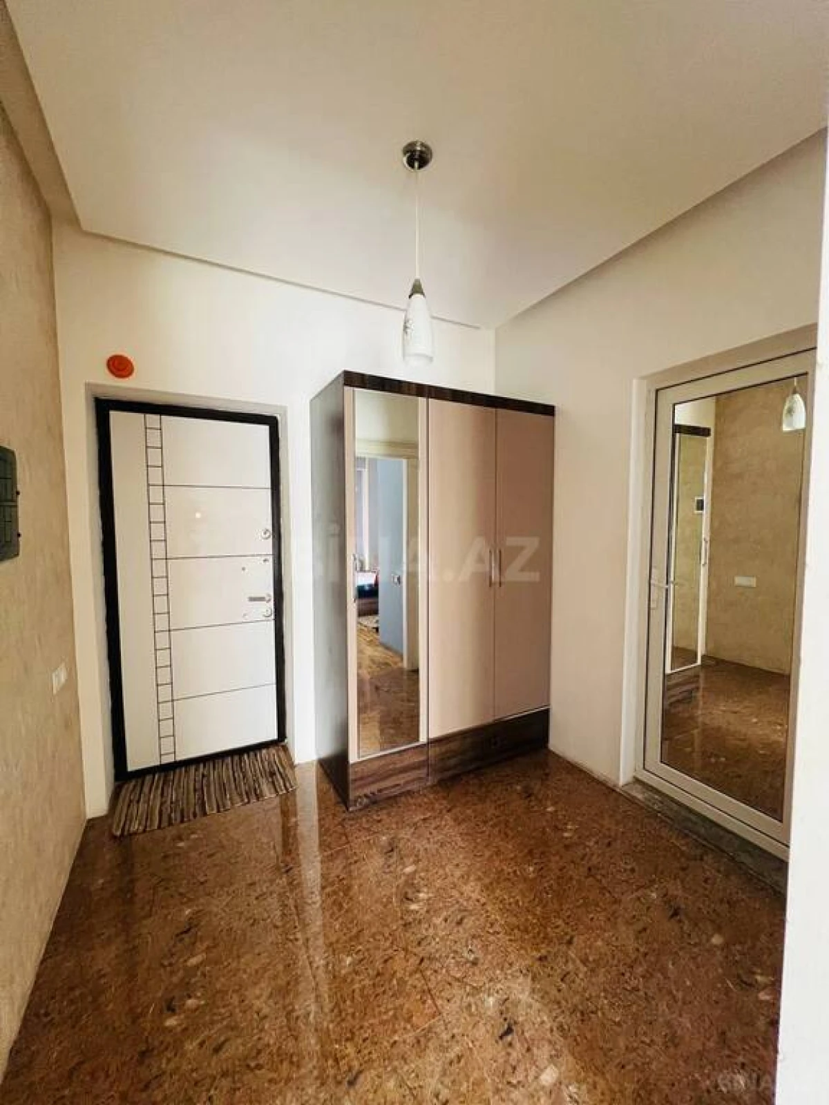 Kirayə verilir 2 otaqlı mənzil 70 m²