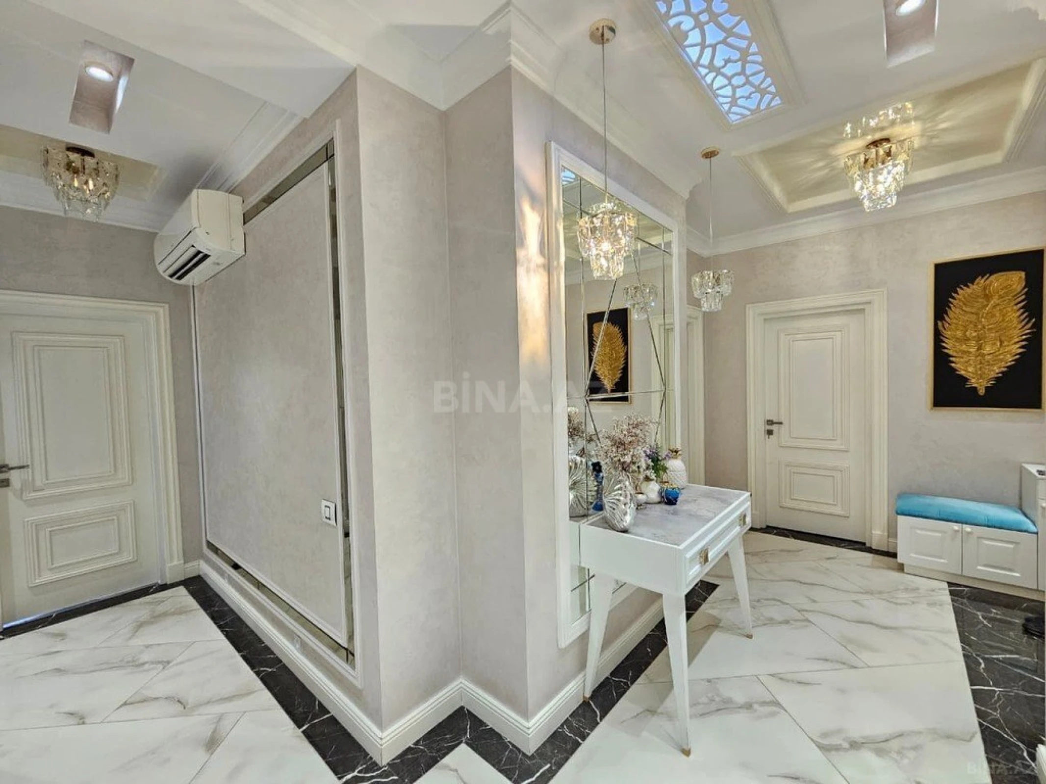 Satılır 4 otaqlı mənzil 170 m²