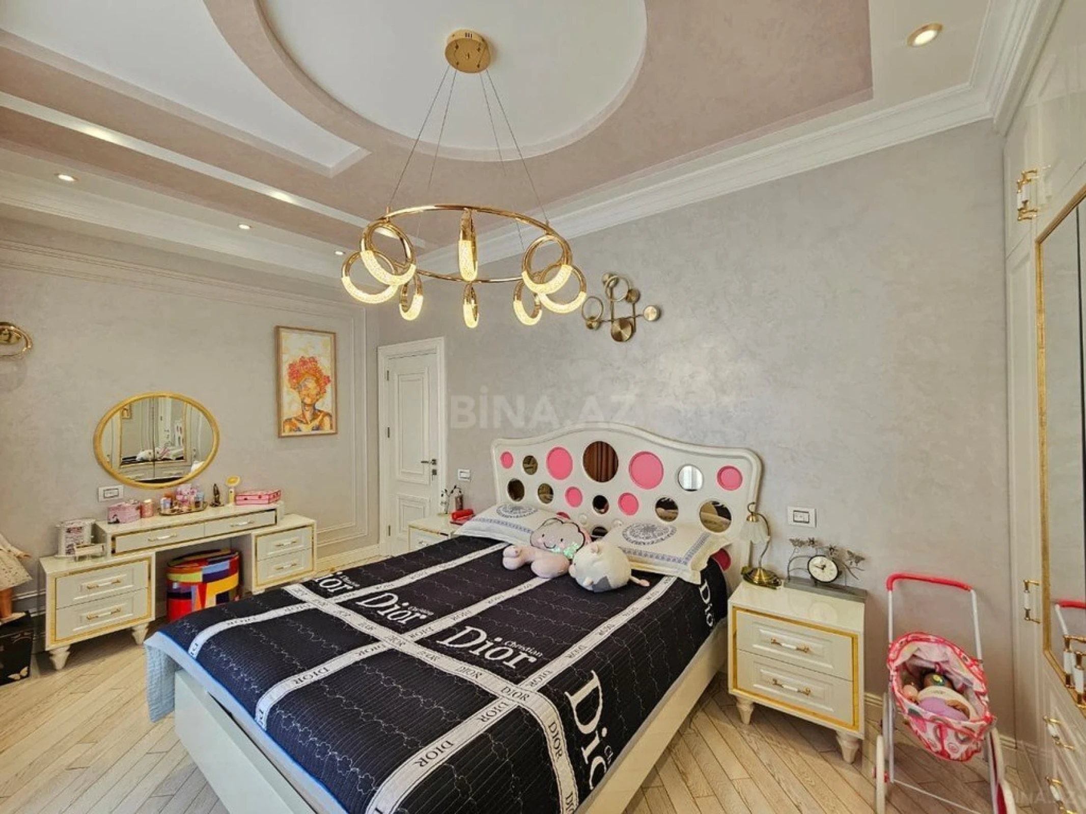 Satılır 4 otaqlı mənzil 170 m²