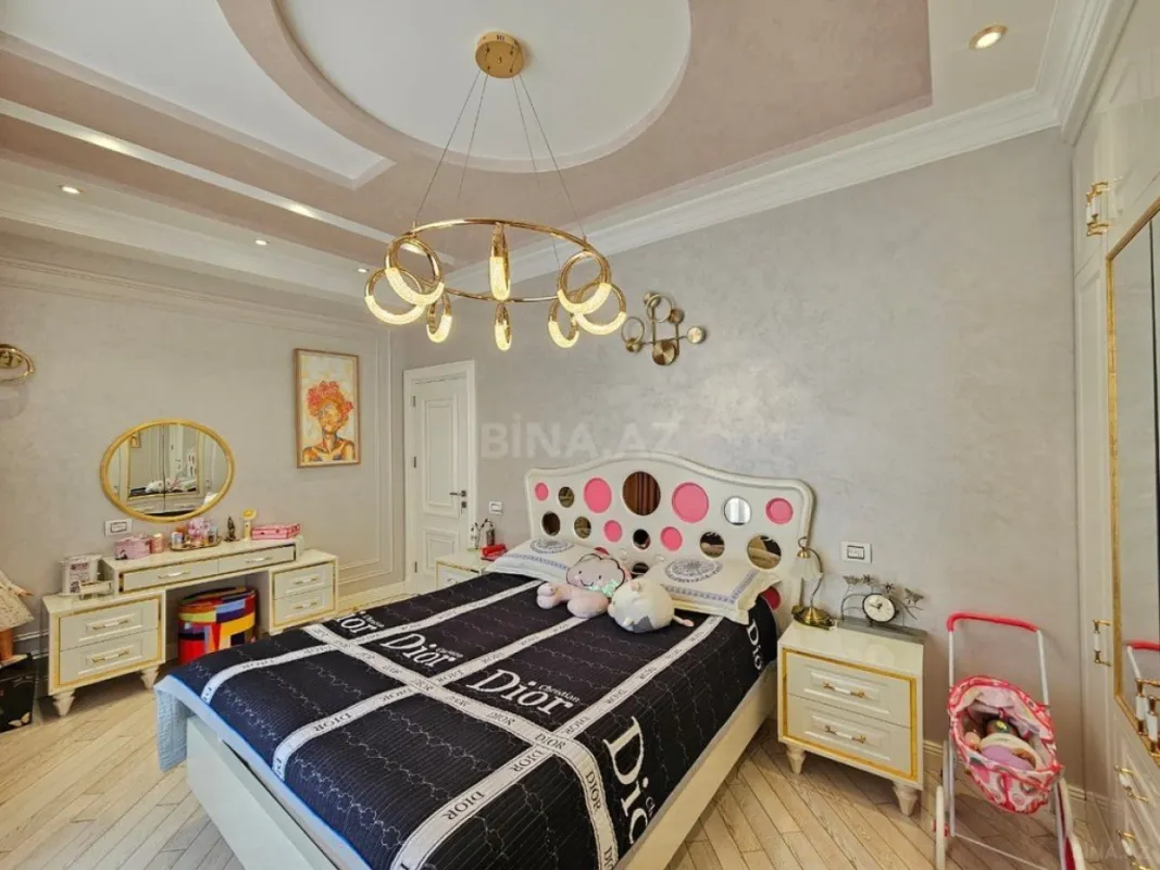 Satılır 4 otaqlı mənzil 170 m²