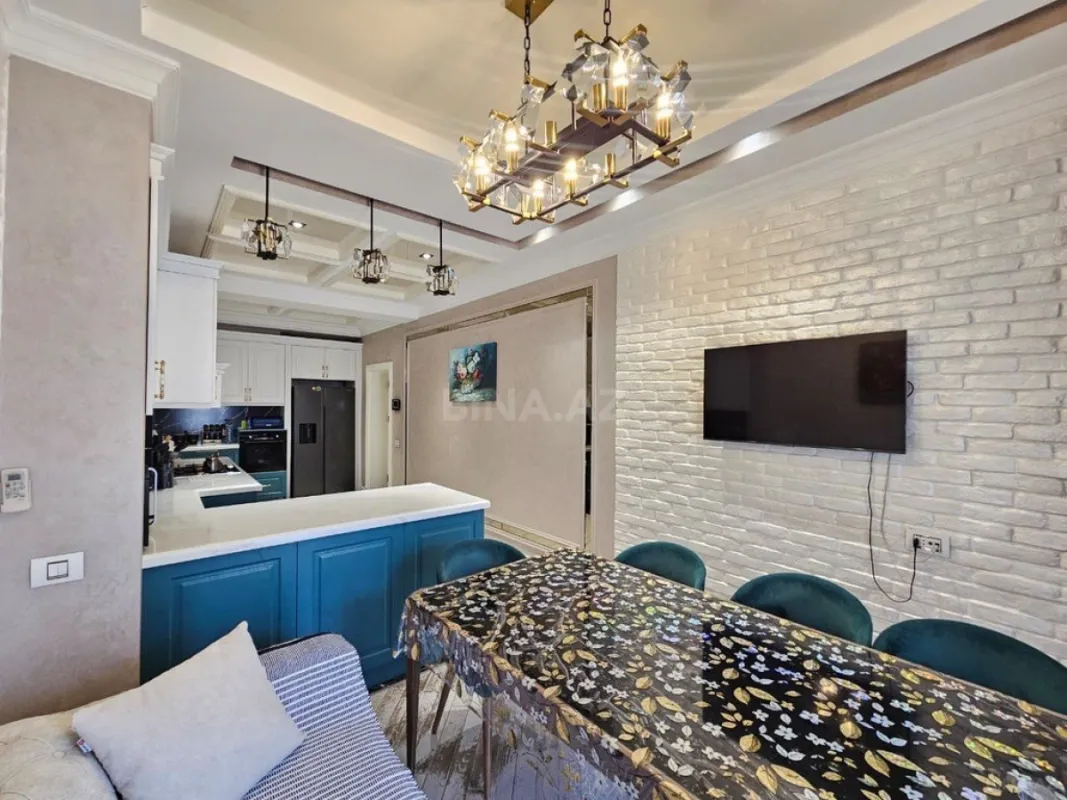 Satılır 4 otaqlı mənzil 170 m²