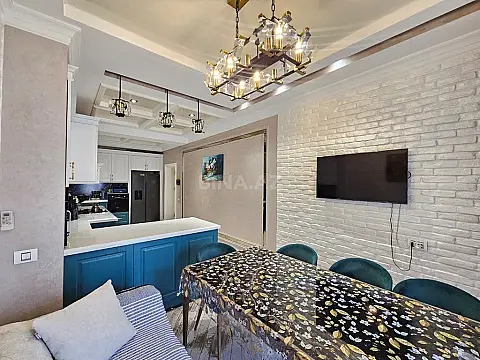 Satılır 4 otaqlı mənzil 170 m²