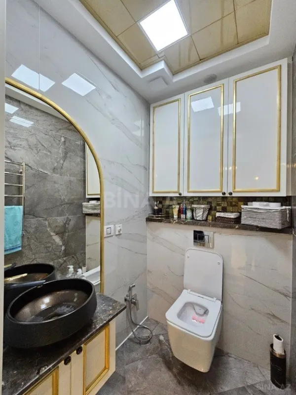 Satılır 4 otaqlı mənzil 170 m²