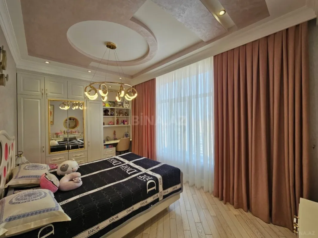 Satılır 4 otaqlı mənzil 170 m²