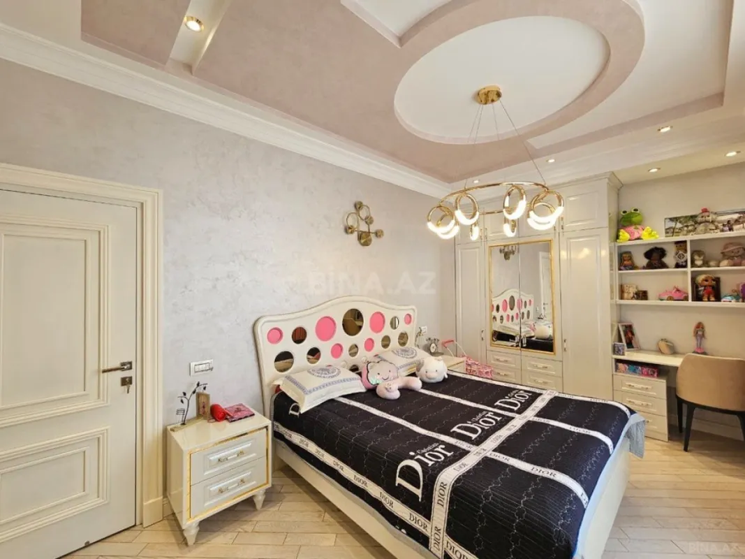 Satılır 4 otaqlı mənzil 170 m²