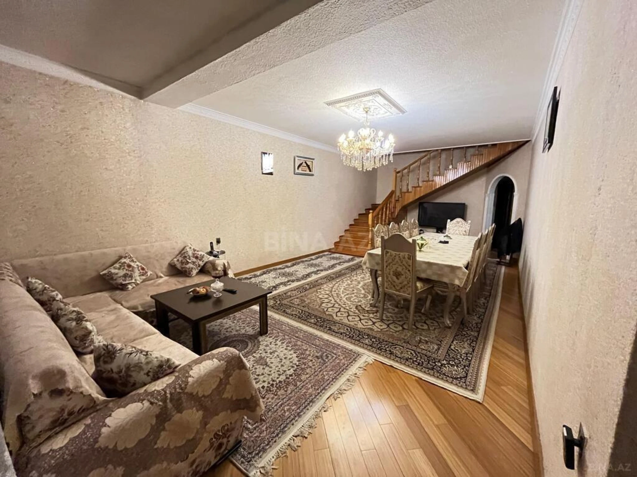 Satılır 5 otaqlı həyət evi 265 m²