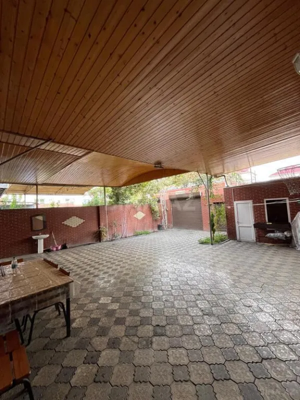 Satılır 5 otaqlı həyət evi 265 m²