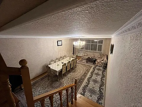 Satılır 5 otaqlı həyət evi 265 m²