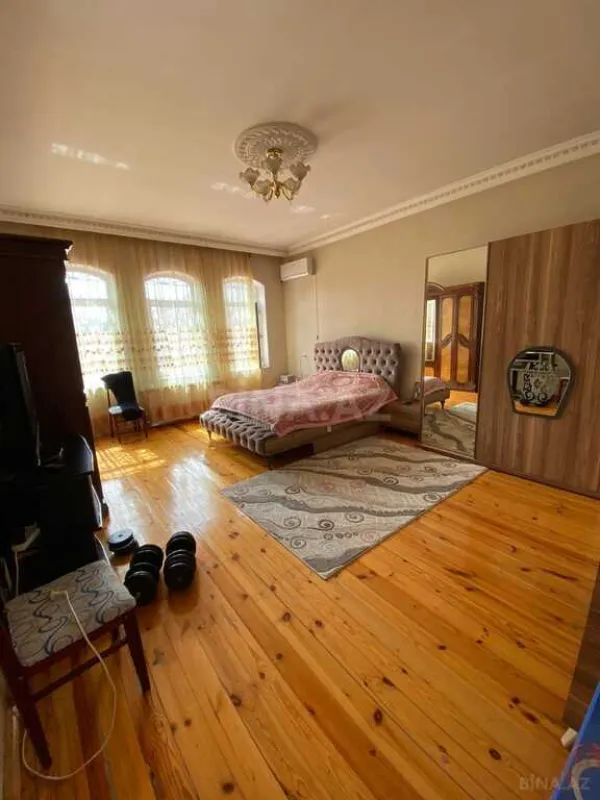 Satılır 5 otaqlı həyət evi 265 m²